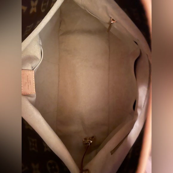 Louis Vuitton Artsy MM - Picture 10 of 16